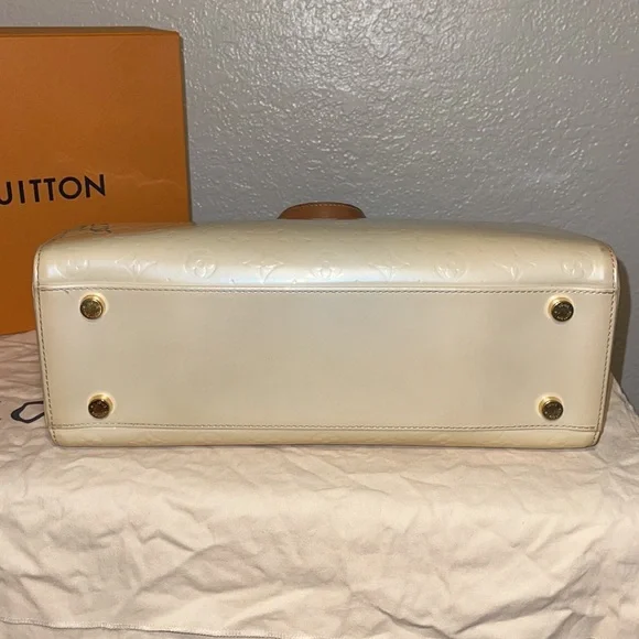 Authentic Louis Vuitton Vernis brea GM cream marshmallow tote everyday bag - Picture 5 of 15